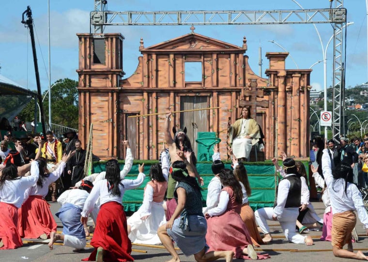 A encena&ccedil;&atilde;o Via Sacra Missioneira foi um dos principais momentos do Desfile Farroupilha