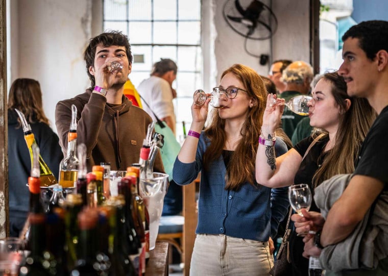 Vinho no Vila Flores promoveu degustação de mais de 200 rótulos de vinhos naturais e ancestrais, produzidos a partir de cerca de 60 castas