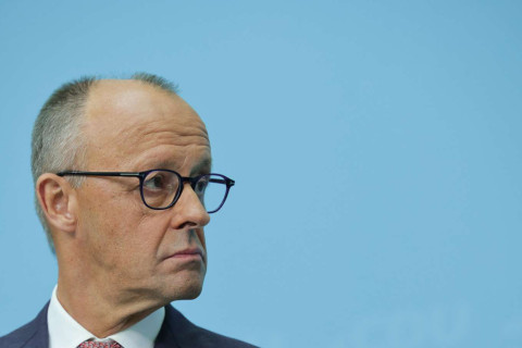Merz visita Ucrânia, anuncia ajuda de 1,3 bilhão de euros e cobra Rússia nas negociações de paz
