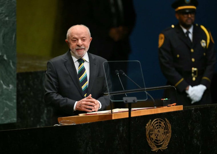 O presidente ainda citou seu histórico político de luta contra a ditadura militar e na defesa da democracia