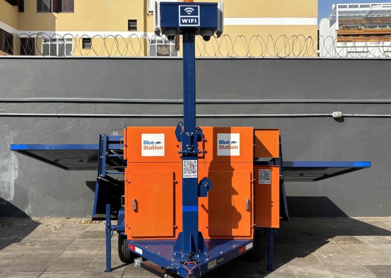 Estação oferece Wi-Fi, energia, câmeras, lâmpadas e envio de alertas