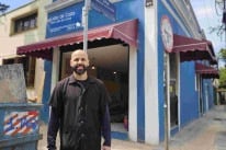 Robson Capitanio comanda a À La Minuta da Terezinha ao lado dos pais Rudinei e Terezinha Capitanio   