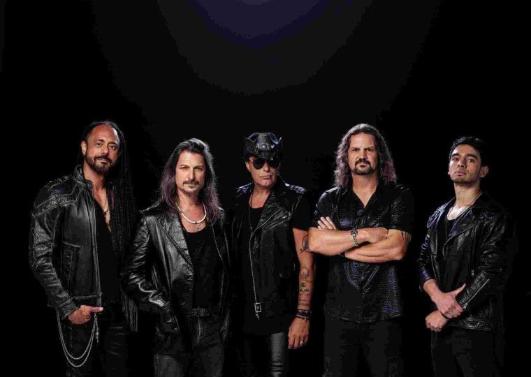 O grupo executa Holy Land na íntegra, neste domingo (27), álbum considerado um dos melhores discos de power metal já lançados.
