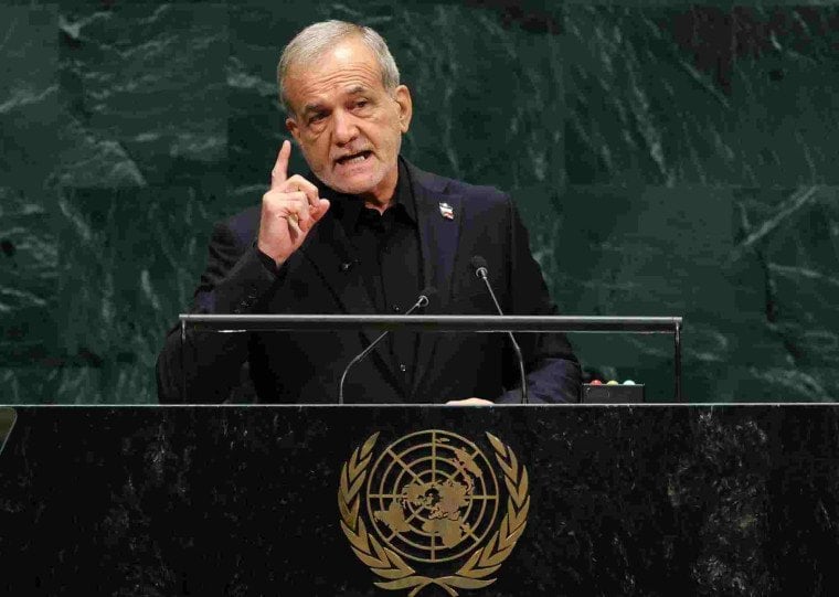 Pezeshkian disse que Teerã não vai abrir mão de seu programa nuclear e apresentou fotografias de crianças mortas na guerra