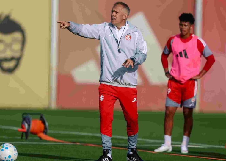 Novo treinador chega com contrato até o final do ano 