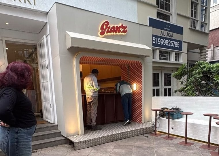 Opera&ccedil;&atilde;o com a marca Gian'z na fachada chamou a aten&ccedil;&atilde;o na rua Dinarte Ribeiro