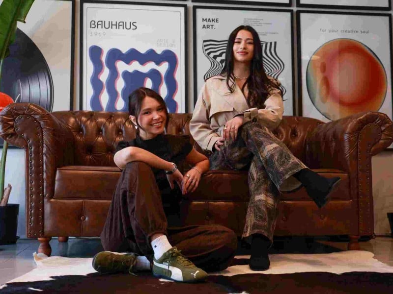 Luiza Garcia e Laila Bianco uniram suas trajet&oacute;rias como maquiadora e nail artist para criar o Kroma Studio, espa&ccedil;o de beleza que fica na Zona Sul de Porto Alegre<br />Foto: Artur Koch/JC