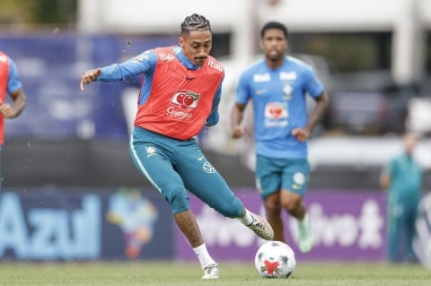 Com 21 gols marcados e apenas um sofrido, Brasil inicia novo ciclo contra velho freguês