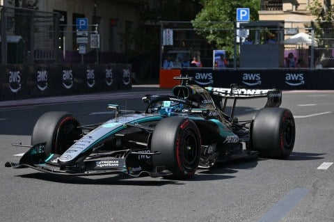 F-1: Russell domina o dia de treinos livres para o GP do Azerbaijão; Bortoleto é 14º