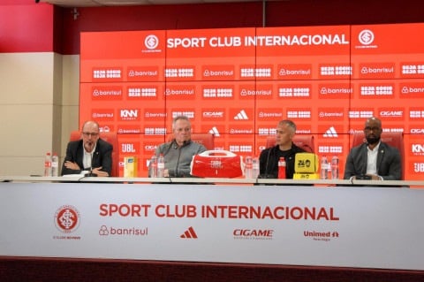Eduardo Baptista é apresentado no Inter e diz ‘estar com fome de trabalho’