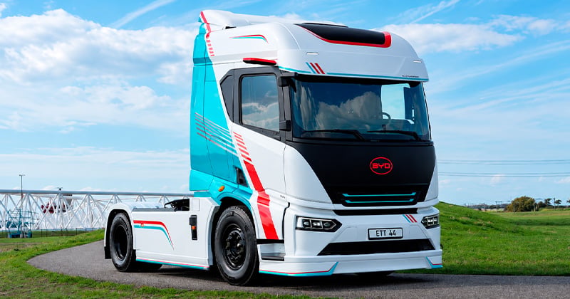 A BYD apresentou o ETT 44, novo caminhão elétrico desenvolvido para o mercado global
