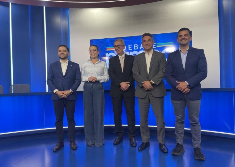 Quatro candidatos participaram do debate