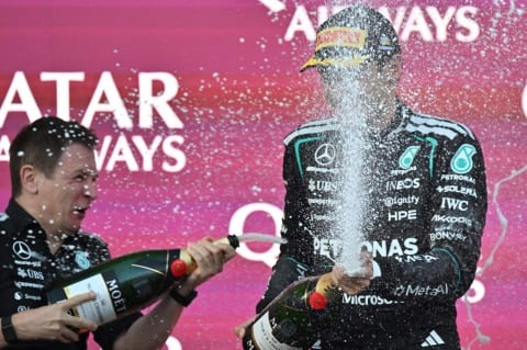 George Russell domina GP do Azerbaijão e vence a terceira em 2026; Bortoleto termina em 13º