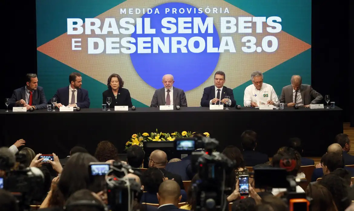 Pelas regras, podem ser adquiridas em leilão carteiras de até R$ 10 mil