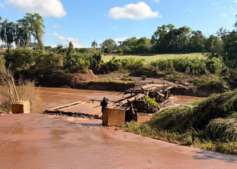Passagem na localidade de Tangará não tem mais condições de ser reconstruída