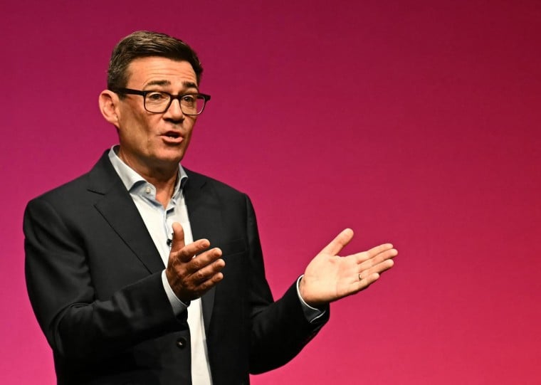 "Estou determinado a reduzir os custos de forma definitiva", disse o primeiro-ministro britânico, Andy Burnham