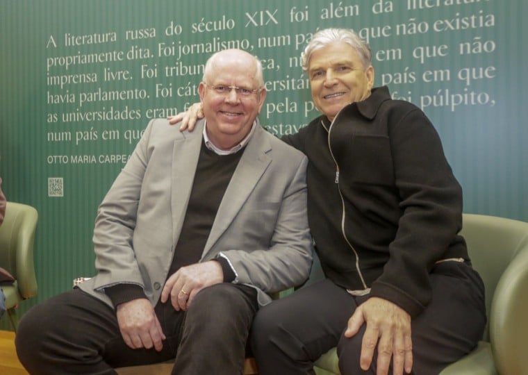 Manfredo Schmiedt e Gilberto Schwartsmann na abertura da exposição Russkaya Dusha