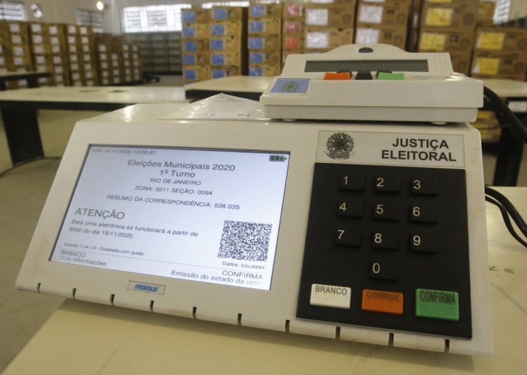 Seções começaram a ser apuradas a partir das 19h, após prorrogação do prazo de votação