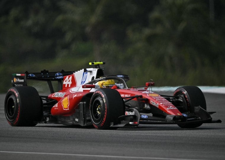 Comissários penalizam Ferrari por falta de comunicação com o piloto britânico