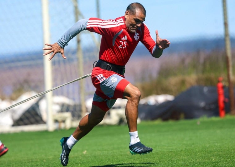 Com atividades físicas e com bola, Colorado se prepara para o duelo pelo Brasileirão