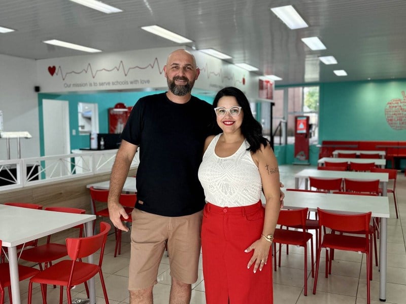 Laura Flores e Cristiano Fleck s&atilde;o o casal de empreendedores &agrave; frente do estabelecimento<br />Foto: TIA LALA/DIVULGA&Ccedil;&Atilde;O/JC