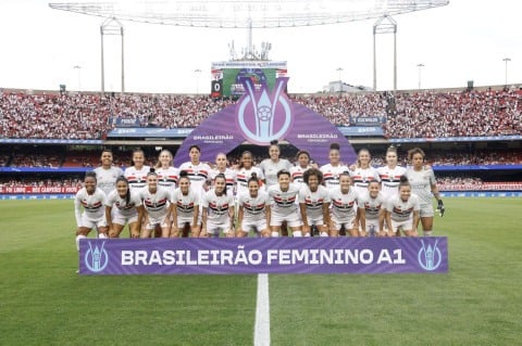 Diante do maior público da história, São Paulo empata com Corinthians e conquista o título 