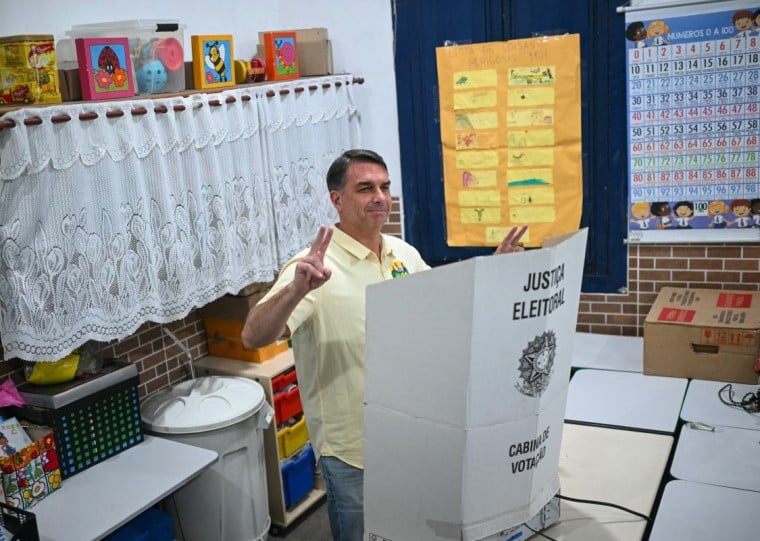 Flávio afirmo que os brasileiros precisam "pôr um fim na era de atraso"