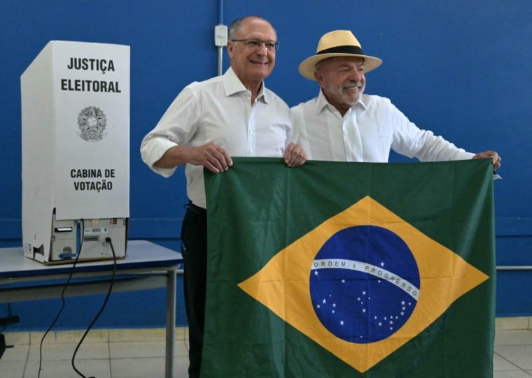 Presidente estava acompanhado o vice-presidente, Geraldo Alckmin, e demais figuras eleitorais 