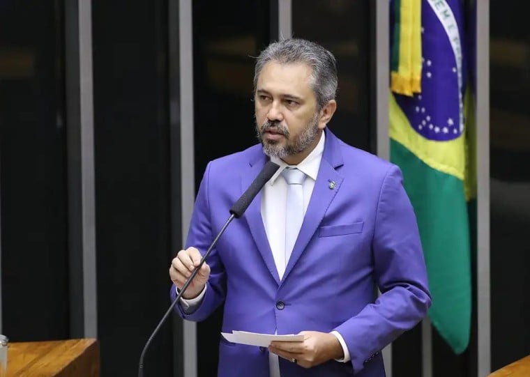 Elmano bateu Ciro Gomes, candidato do PSDB