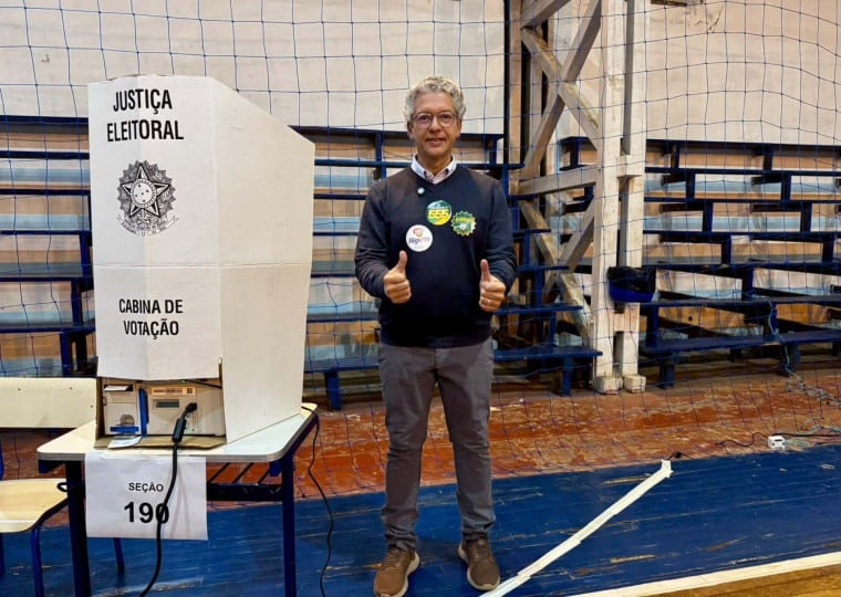 Frederico Antunes (PSD) votou na manh&atilde; deste domingo no Col&eacute;gio Metodista Uni&atilde;o, em Uruguaiana