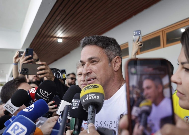 Zucco tem mais de 2,5 milh&otilde;es de votos com apura&ccedil;&atilde;o da maioria das urnas
