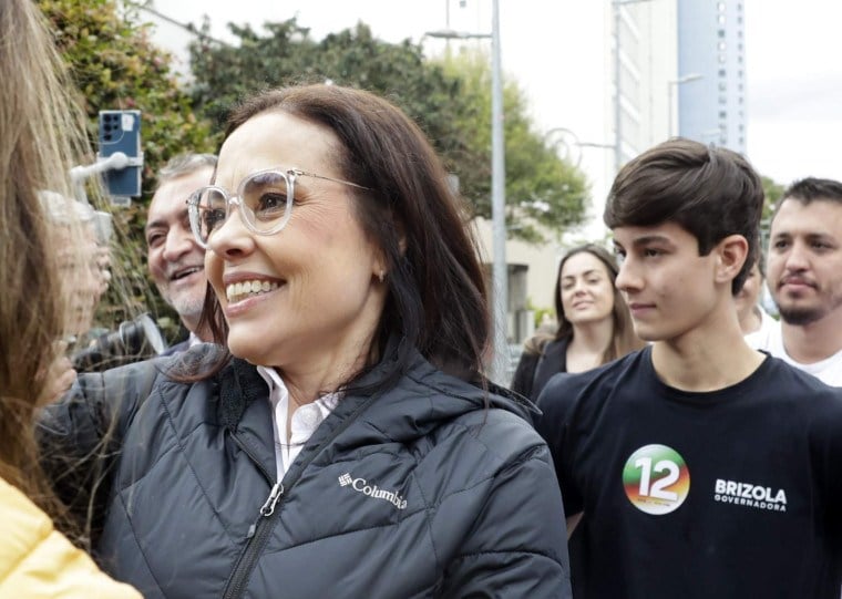 Candidata do PDT ao governo do RS, Juliana Brizola tomou café da manhã com apoiadores e concedeu entrevistas pela manhã