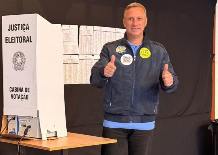 Candidato ao Senado, Ubiratan Sanderson compareceu às urnas pela manhã
