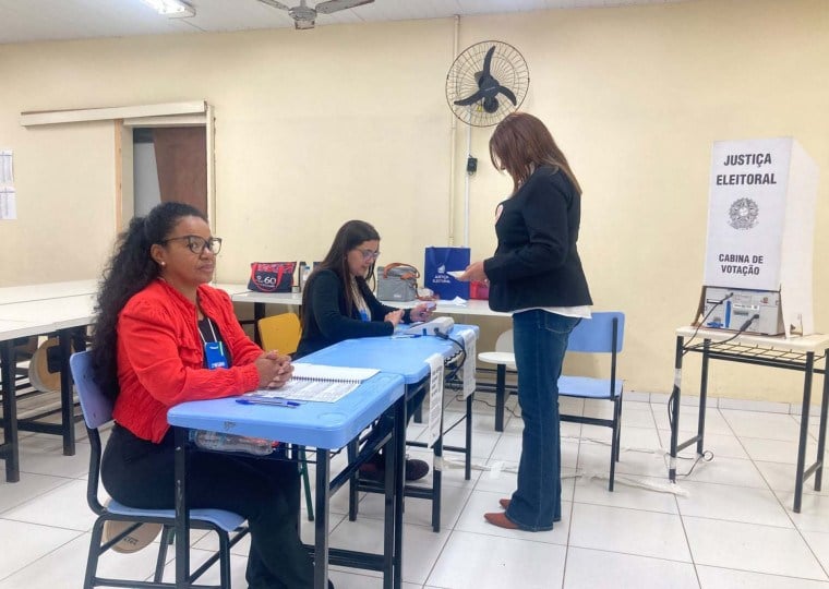 candidata ao governo do Rio Grande do Sul pelo PSTU, Rejane de Oliveira, cumpriu uma agenda de compromissos neste domingo (4)
