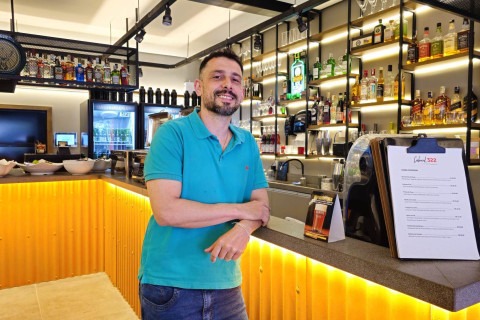 Salvador Nicolau da Rocha &eacute; o empreendedor &agrave; frente do novo bar no bairro Rio Branco