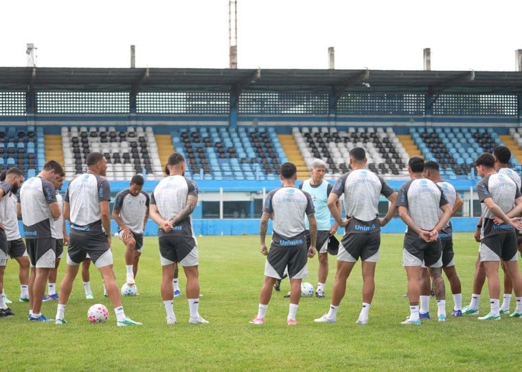 Renato ainda n&atilde;o sabe se contar&aacute; com Villasanti no jogo de amanh&atilde;