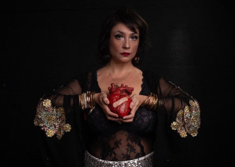 Cantora Bruna Paulin traz releituras de hits de Paul McCartney, Angela RoRo, Rita Lee e Caetano Veloso em espetáculo às 21h
