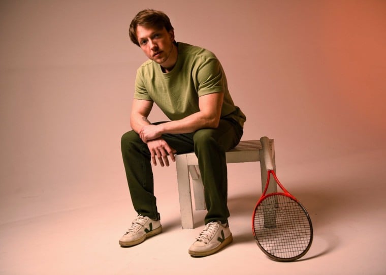 Protagonizado por Patrick Bublitz e dirigido por Eduardo Gil, espetáculo utiliza o universo do tênis profissional como metáfora sobre relações e limites da vida