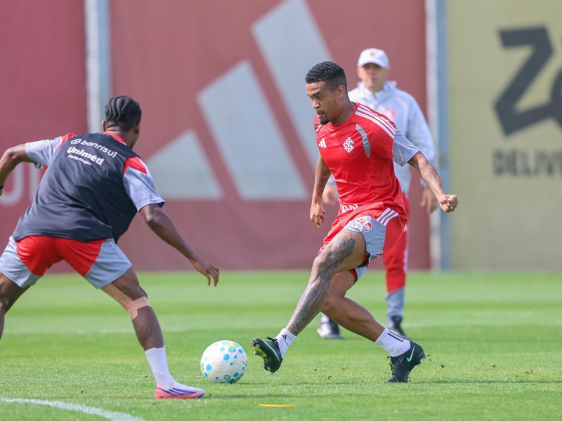 Com a confiança de Eduardo Baptista, Alerrando ganha força no ataque do Inter