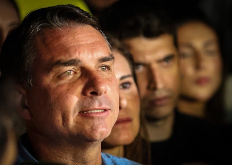 Flávio Bolsonaro (PL-RJ) afirmou, nesta terça-feira (6), que vai comparecer a debates no segundo turno