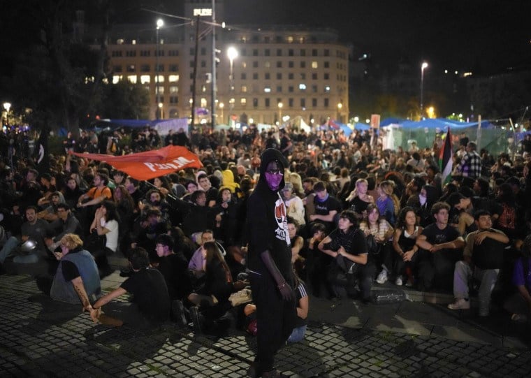 Milhares de pessoas foram &agrave;s ruas protestar contra o governo em Barcelona