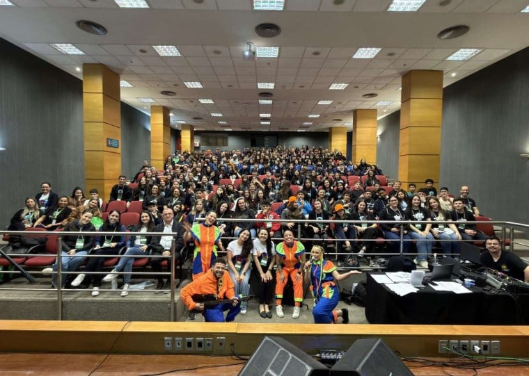 Além das atividades formativas, o encontro também serviu como vitrine para os projetos desenvolvidos pelas cooperativas escolares ao longo do ano
