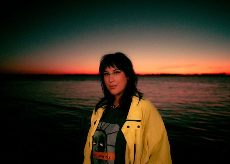 Posada é DJ, cantora e produtora e lançou o primeiro álbum, Flecha Envenenada, em março.