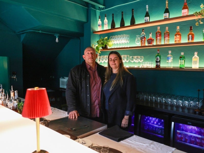 Rick Vieira e Livia Feldens Vieira comandam o Rick Burguer, que veio do Litoral para Porto Alegre<br />Foto: Artur Koch/JC