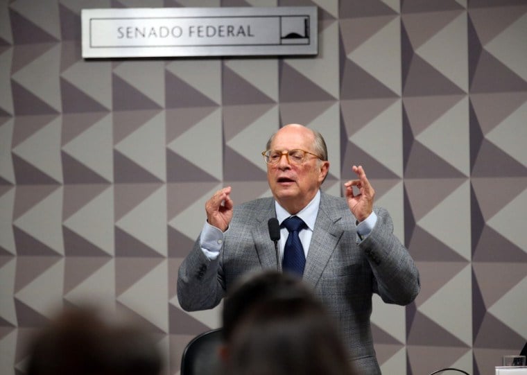 Nada justifica que, ao se pretender mudar o rumo, tome-se o caminho do precip&iacute;cio", disse o advogado

