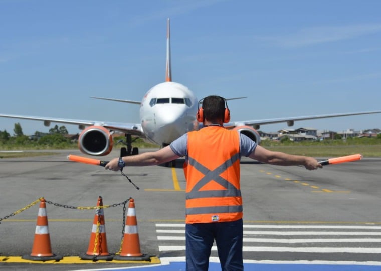Transferência definitiva encerra a gestão municipal do aeródromo, iniciada em 2023; servidores municipais serão realocados para Secretaria de Trânsito
