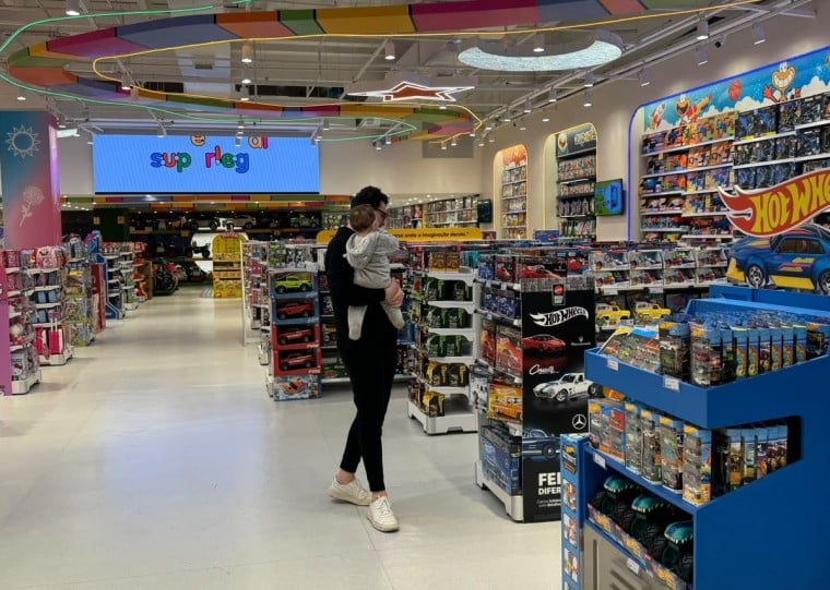 Brinquedos lideram a prefer&ecirc;ncia de compra para filhos, segundo pesquisa da TIM