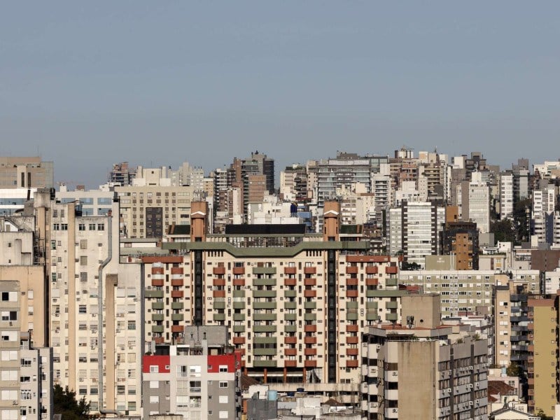 Esperar pela queda de juros para comprar imóvel pode custar mais caro, alerta Sinduscon-RS
