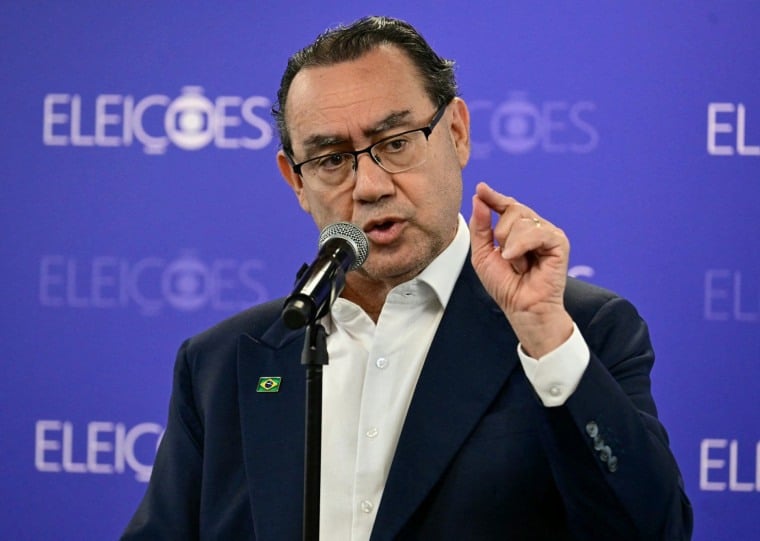Segundo o escritor, a decisão foi tomada após uma conversa "olho no olho, sem filtros e sem rodeios"