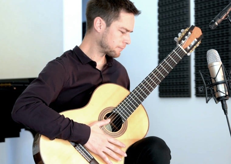 O recital do argentino Juan Molina passeia por obras do Barroco a compositores latino-americanos do século XX.
